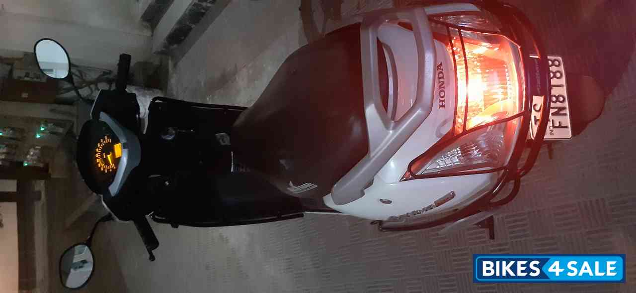 White Honda Activa 4G