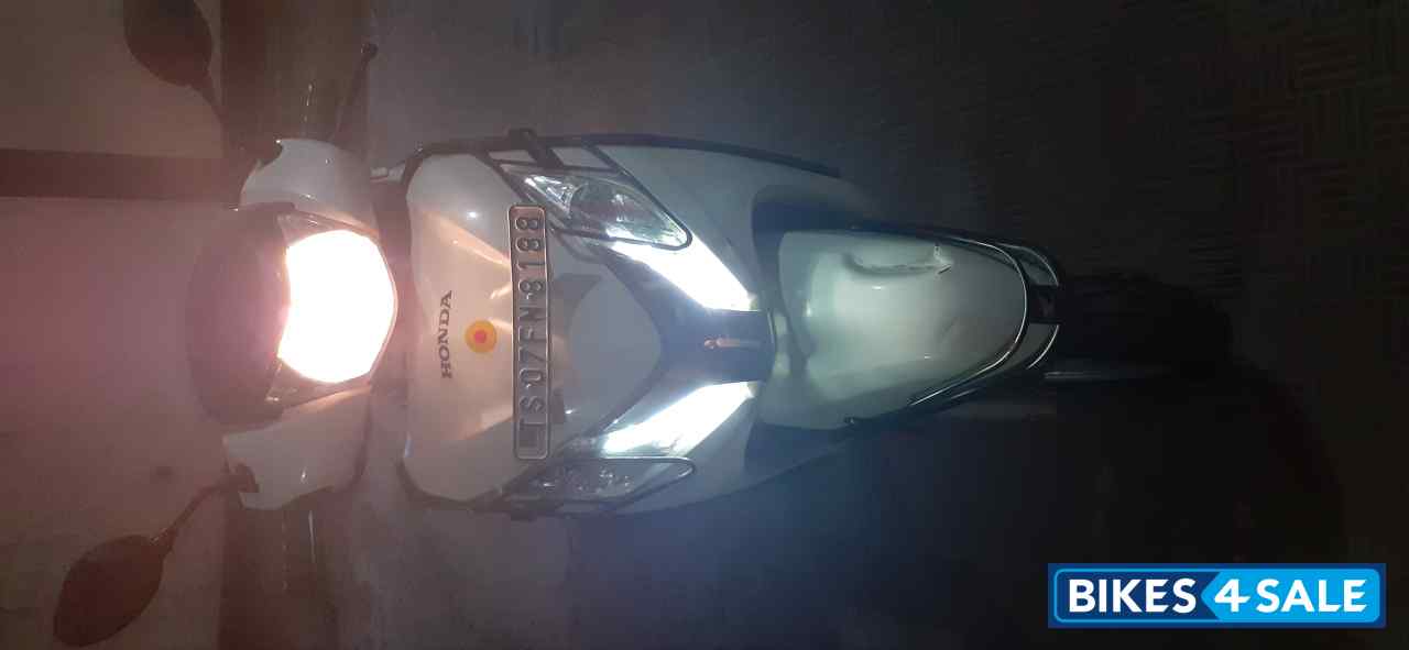 White Honda Activa 4G