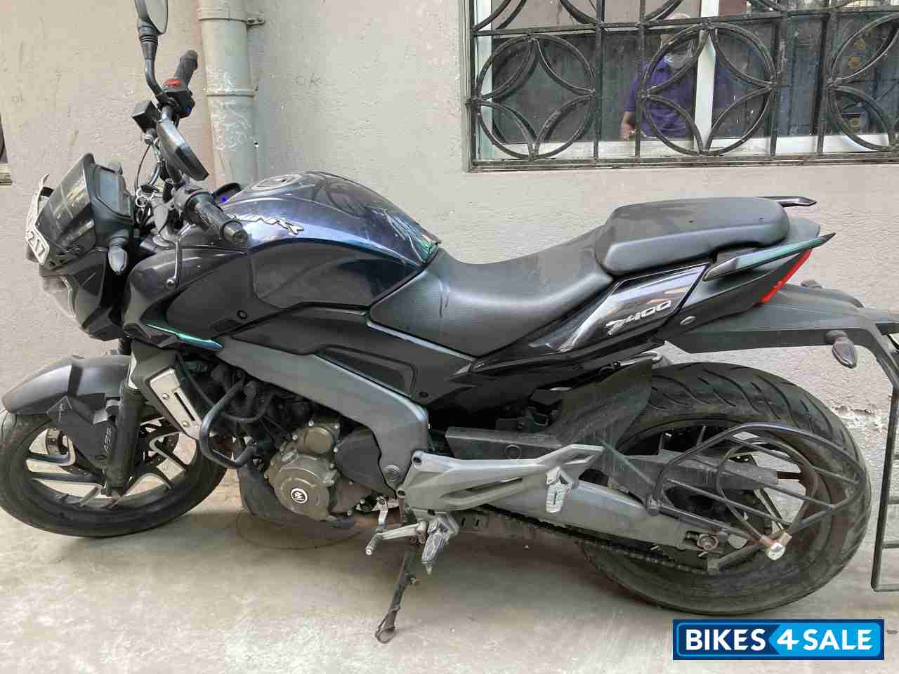 Blue Bajaj Dominar 400