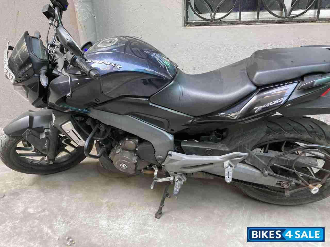 Blue Bajaj Dominar 400