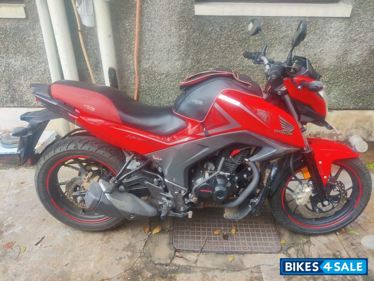 Red Honda CB Hornet 160R