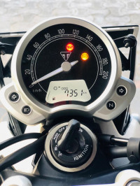 Red Triumph Street Twin