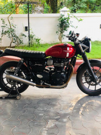 Red Triumph Street Twin