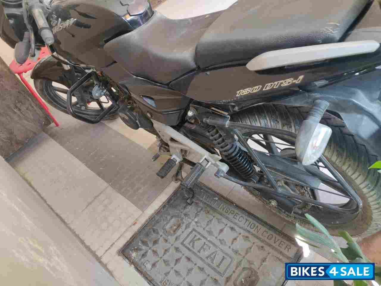 Black Bajaj Pulsar 180 DTSi