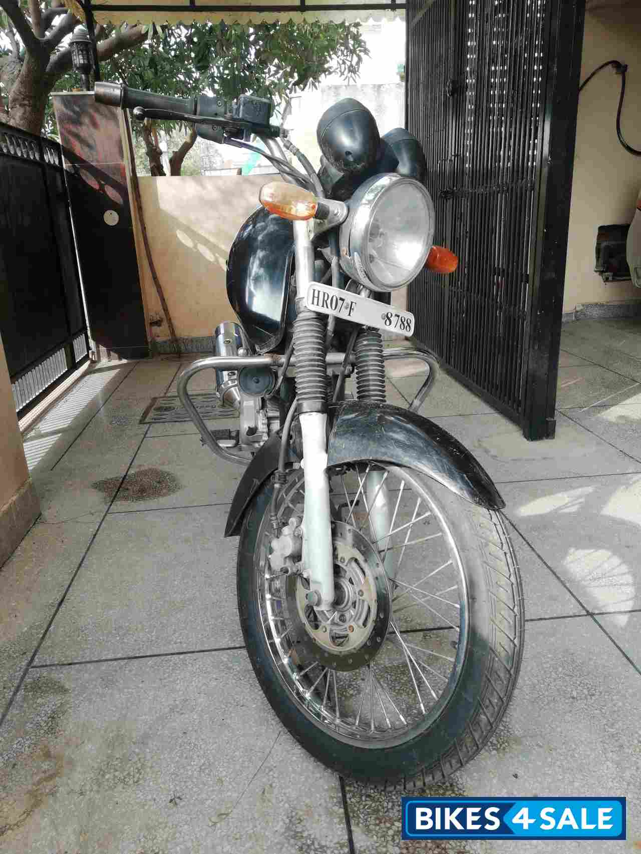 Black Bajaj Pulsar 150 Classic