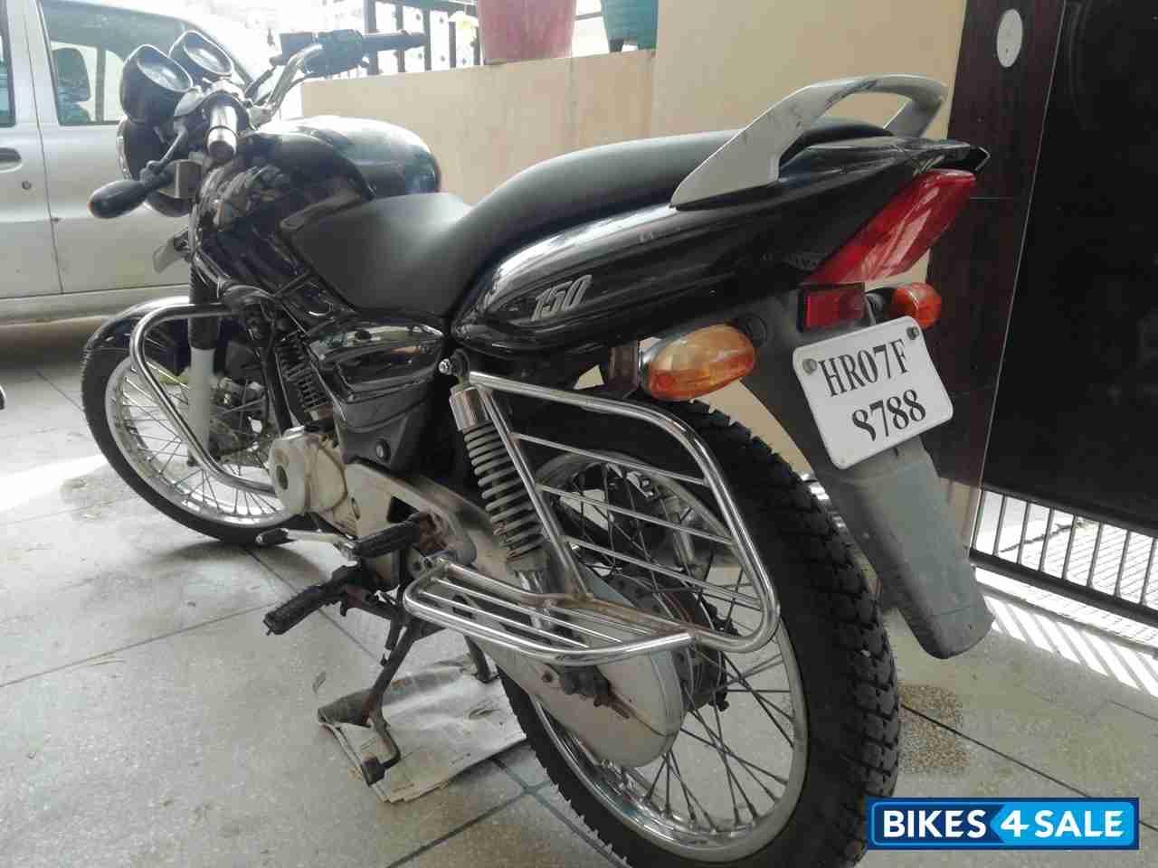 Black Bajaj Pulsar 150 Classic