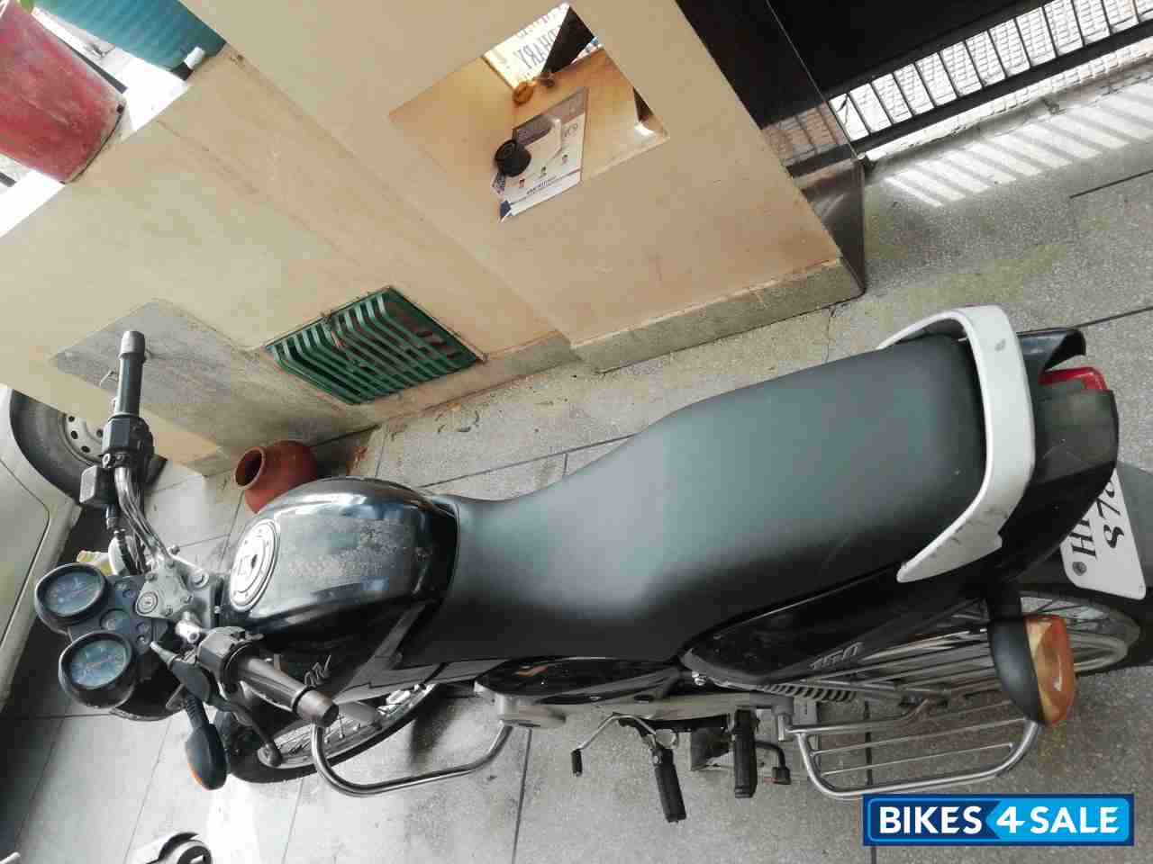 Black Bajaj Pulsar 150 Classic