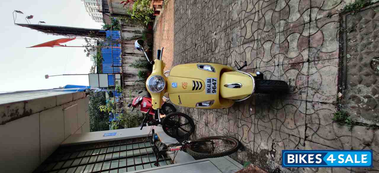 Yellow Vespa VXL 125 BS6