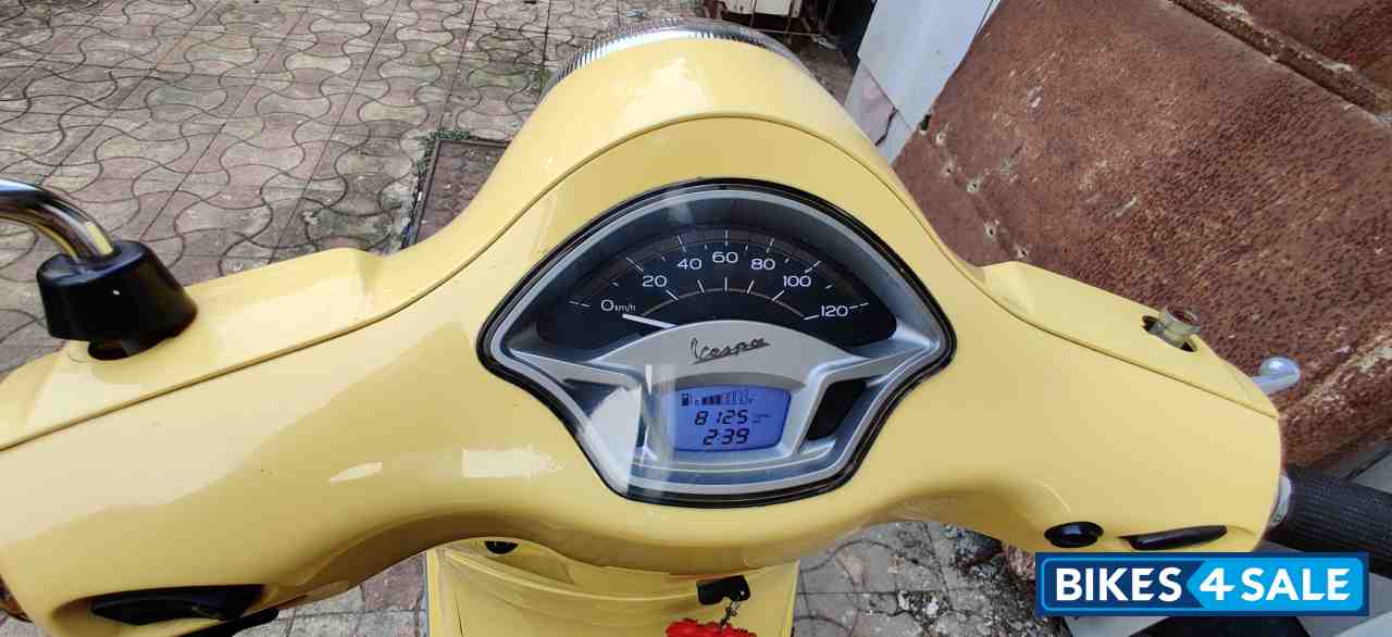 Yellow Vespa VXL 125 BS6