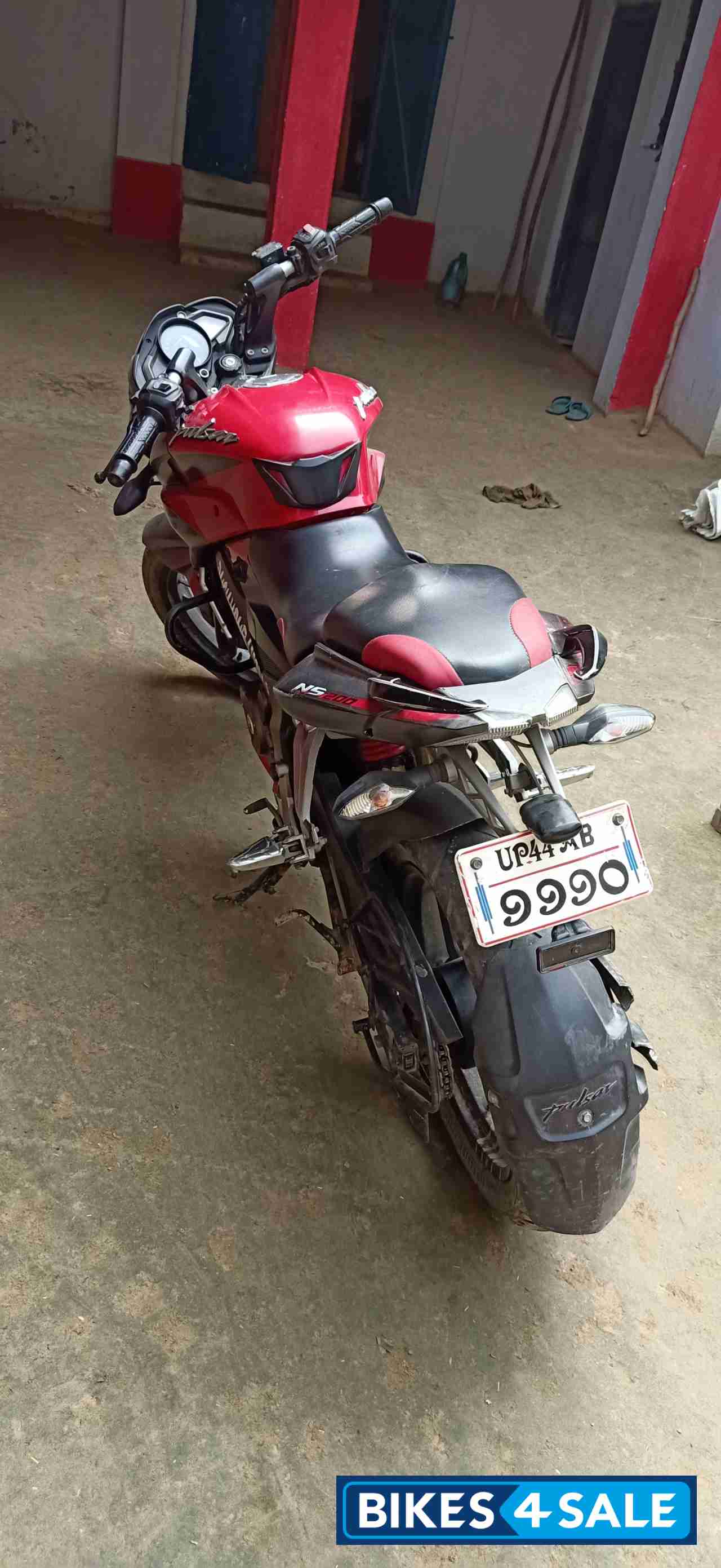 Red Bajaj Pulsar 200 NS