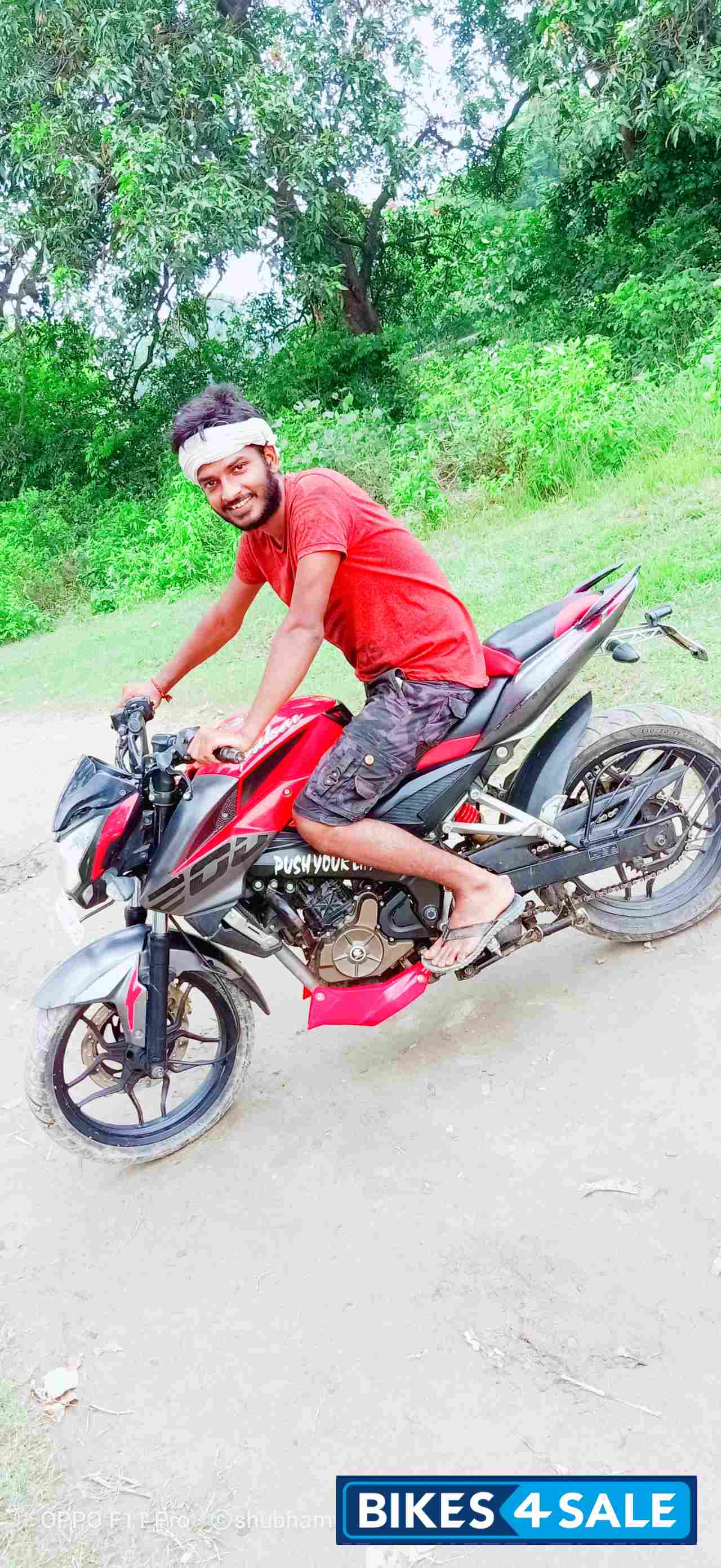 Red Bajaj Pulsar 200 NS