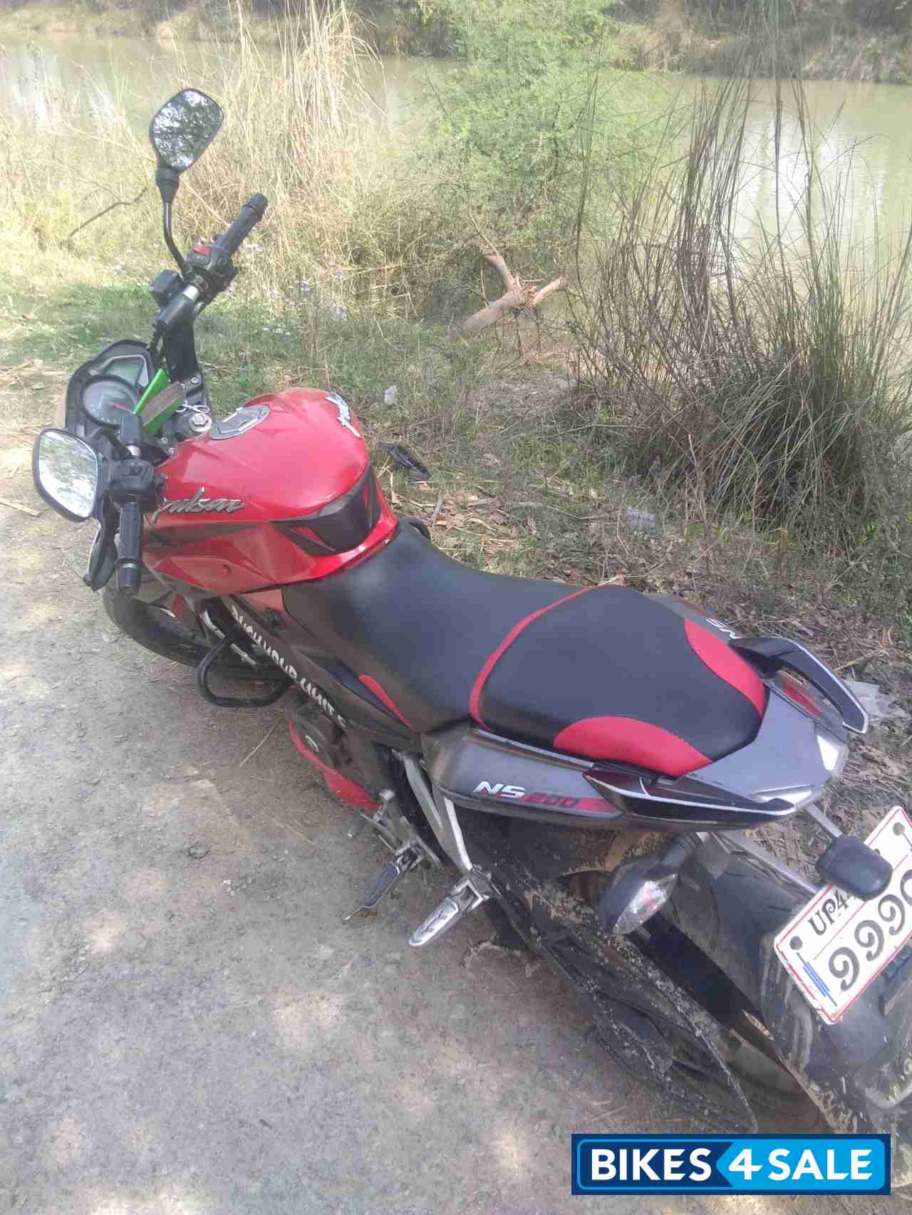 Red Bajaj Pulsar 200 NS