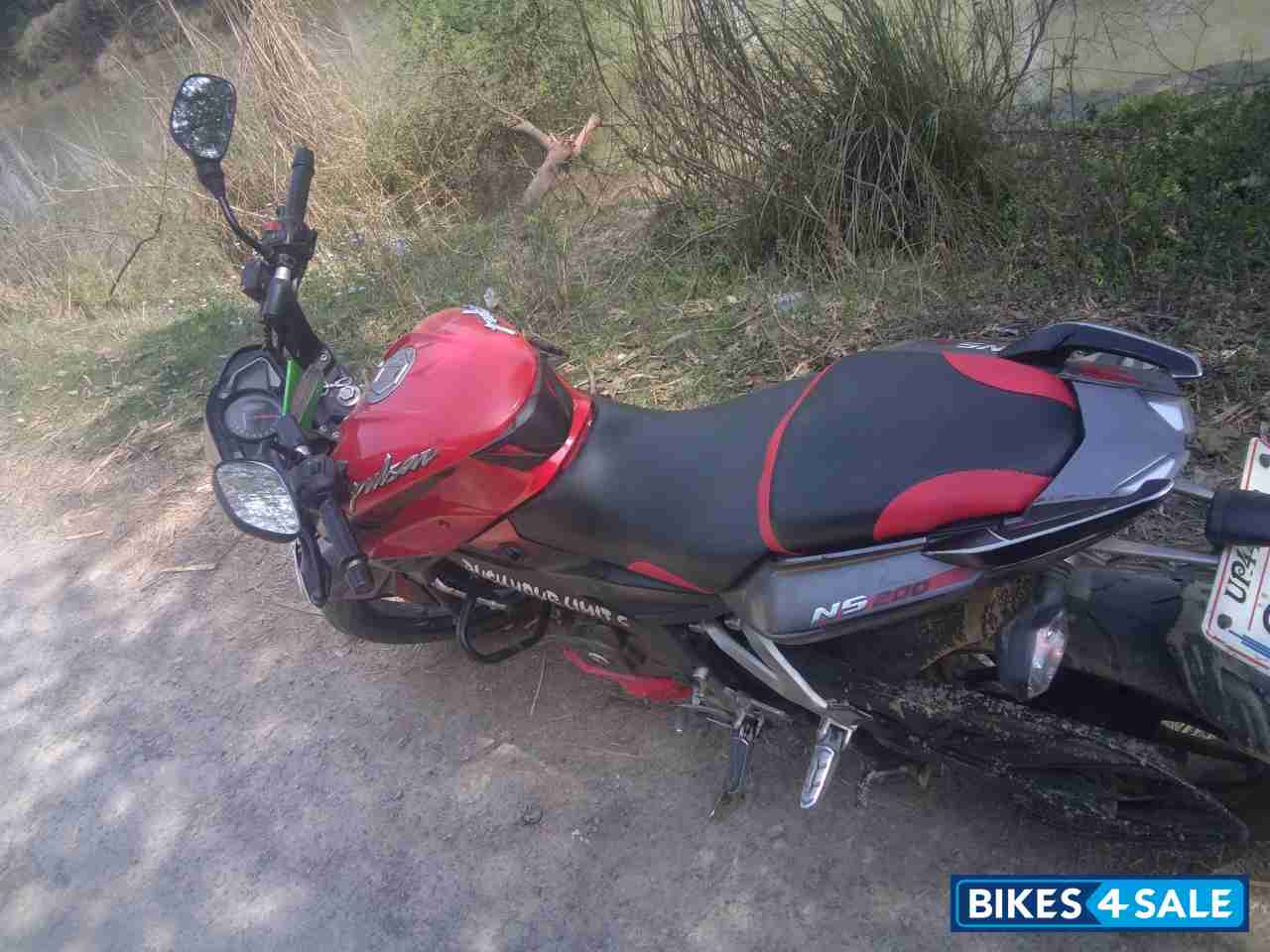 Red Bajaj Pulsar 200 NS