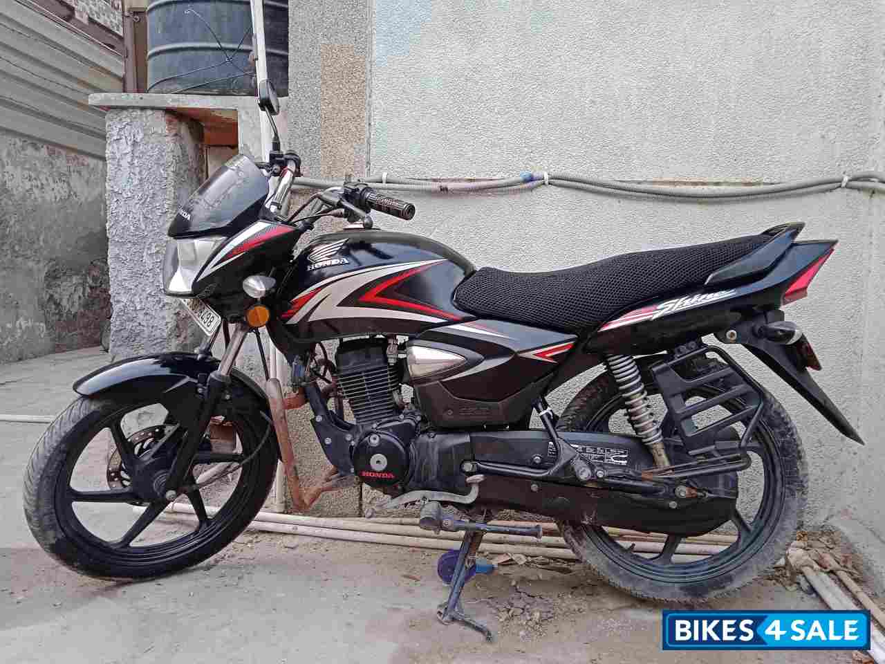 Black Honda CB Shine