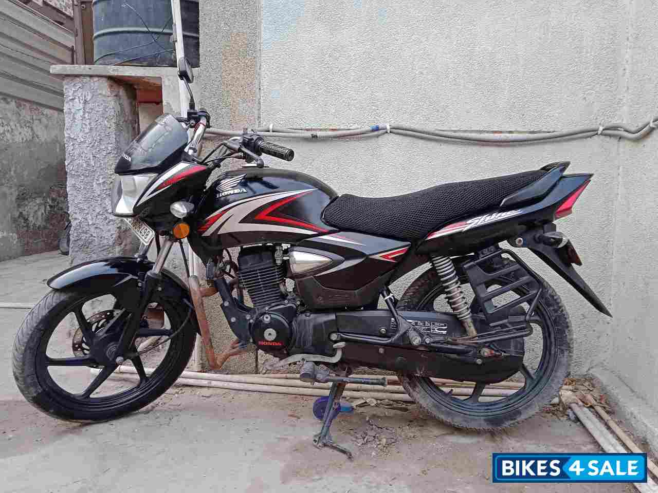 Black Honda CB Shine