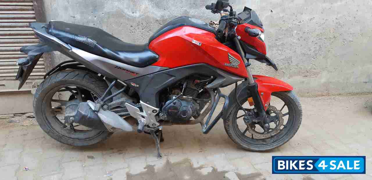 Red Honda CB Hornet 160R