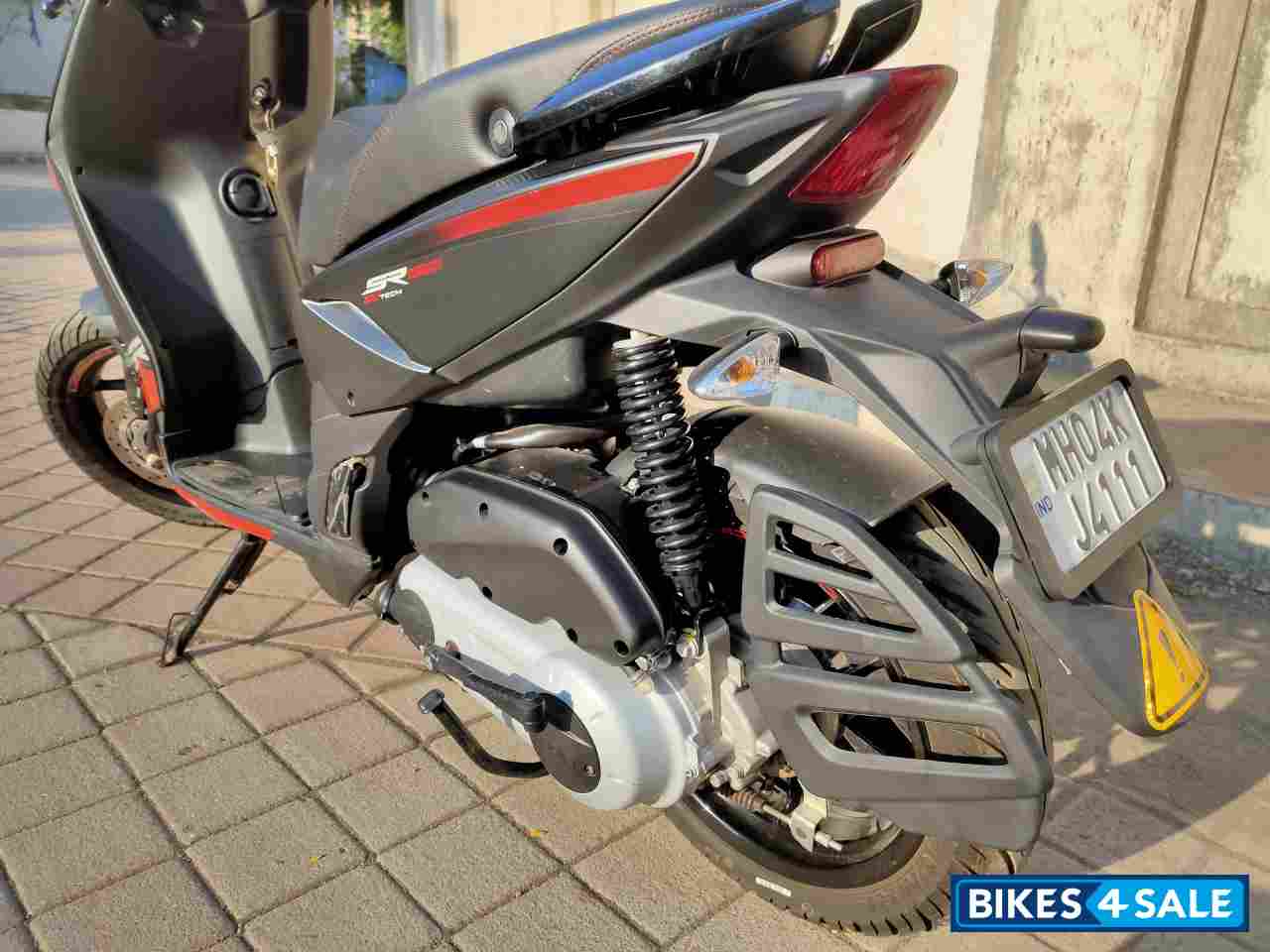 Carbon Black Aprilia SR