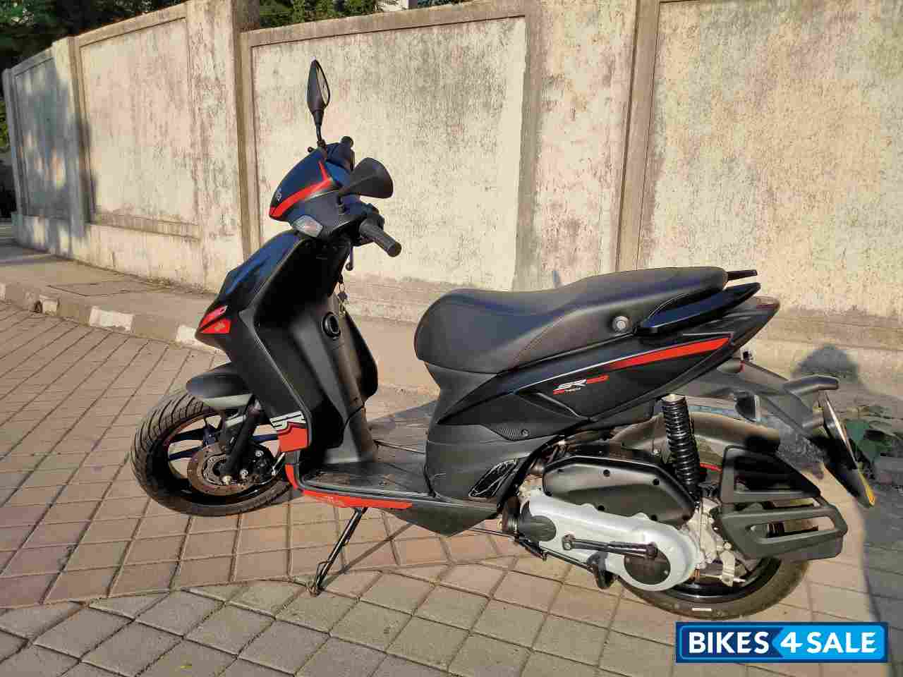 Carbon Black Aprilia SR