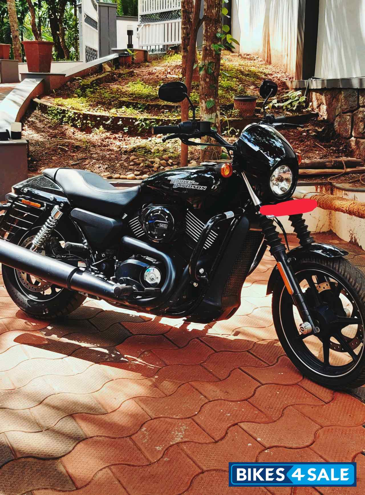 Blqck Harley Davidson Street 750