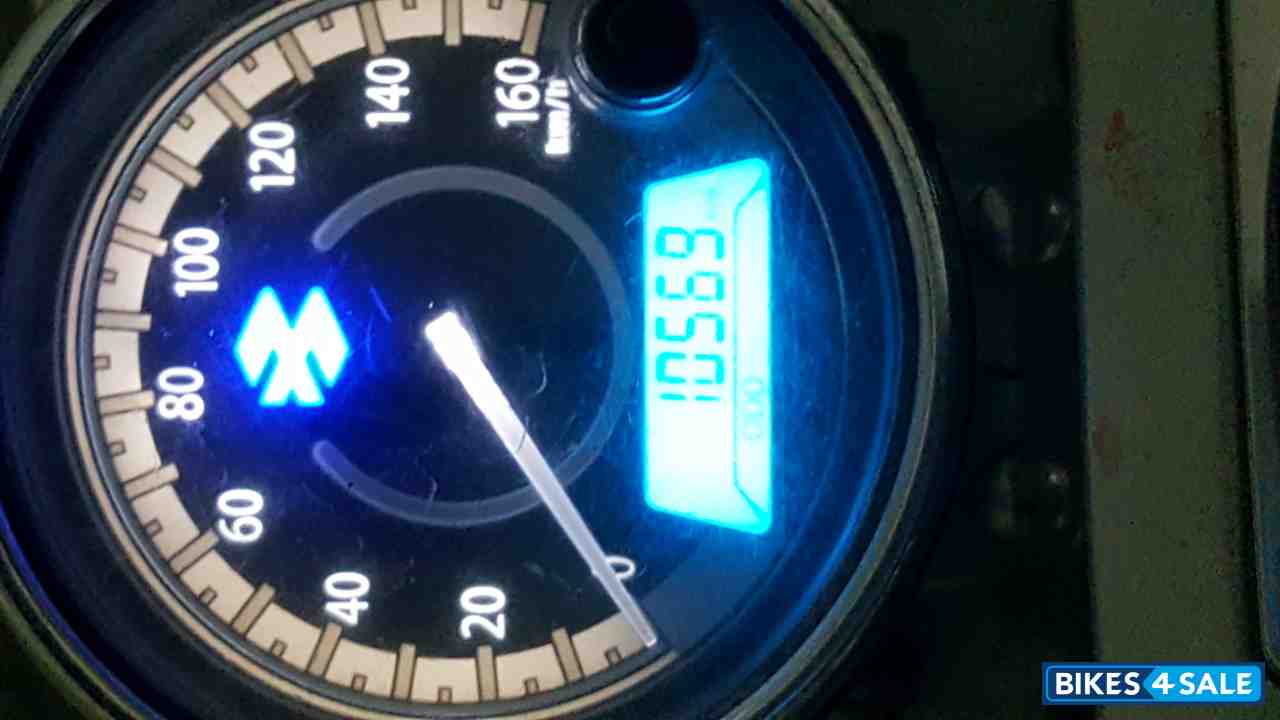 Golden Bajaj Avenger Cruise 220