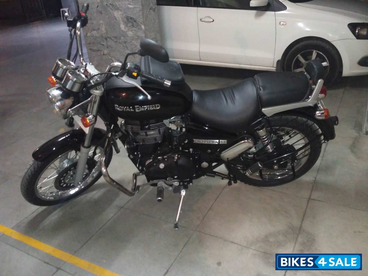 Black Royal Enfield Thunderbird 350