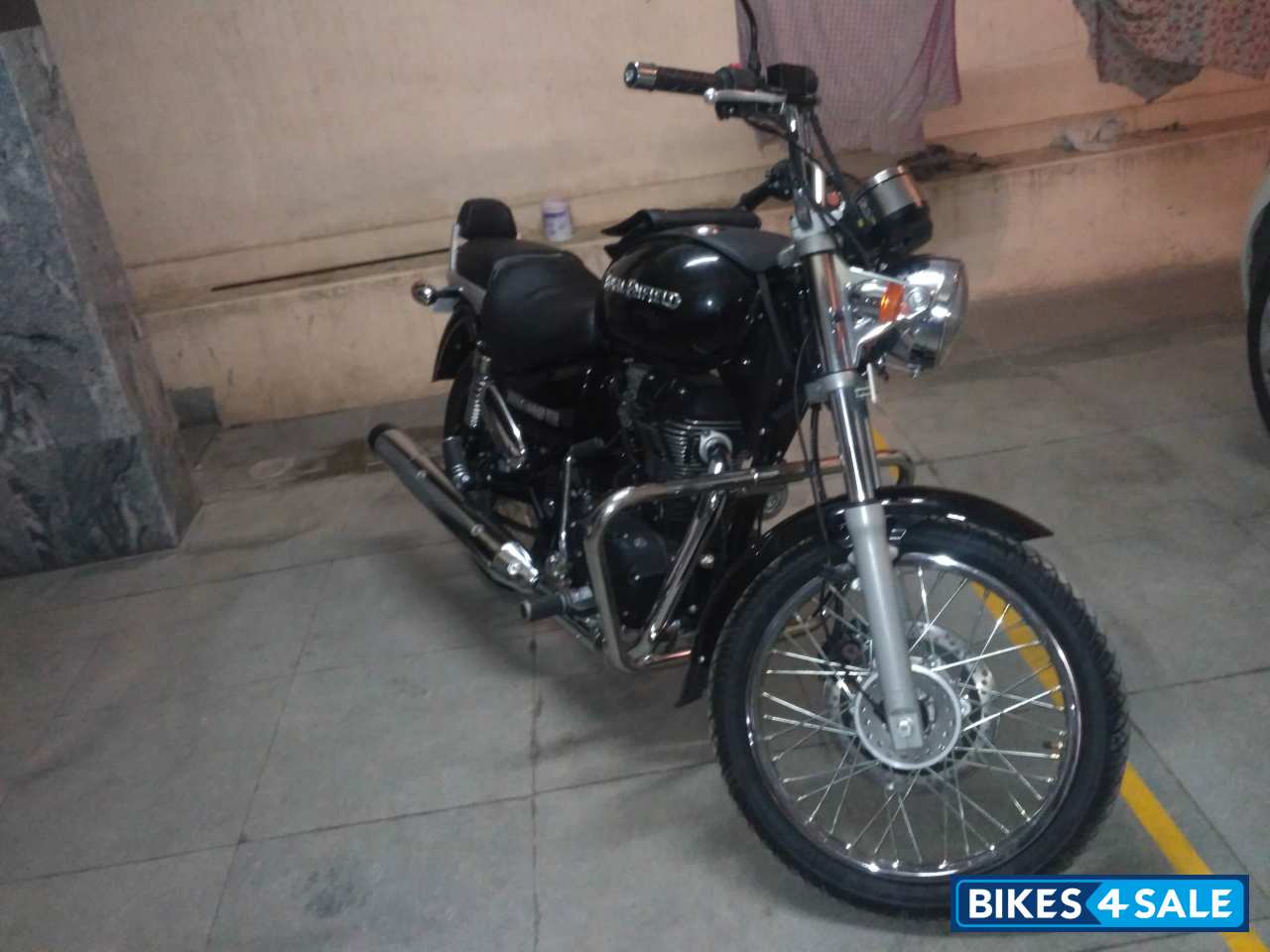 Black Royal Enfield Thunderbird 350