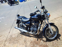 Black Royal Enfield Thunderbird 350