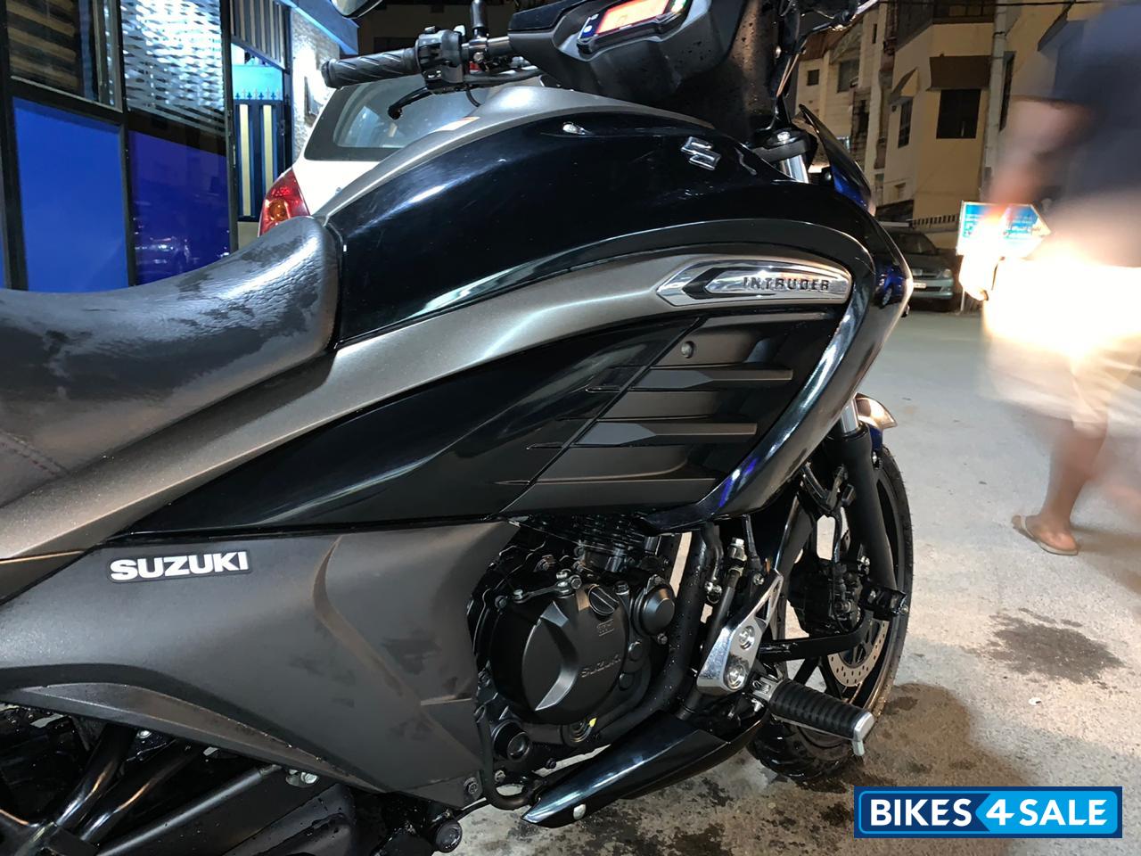 Black Suzuki Intruder 150 FI