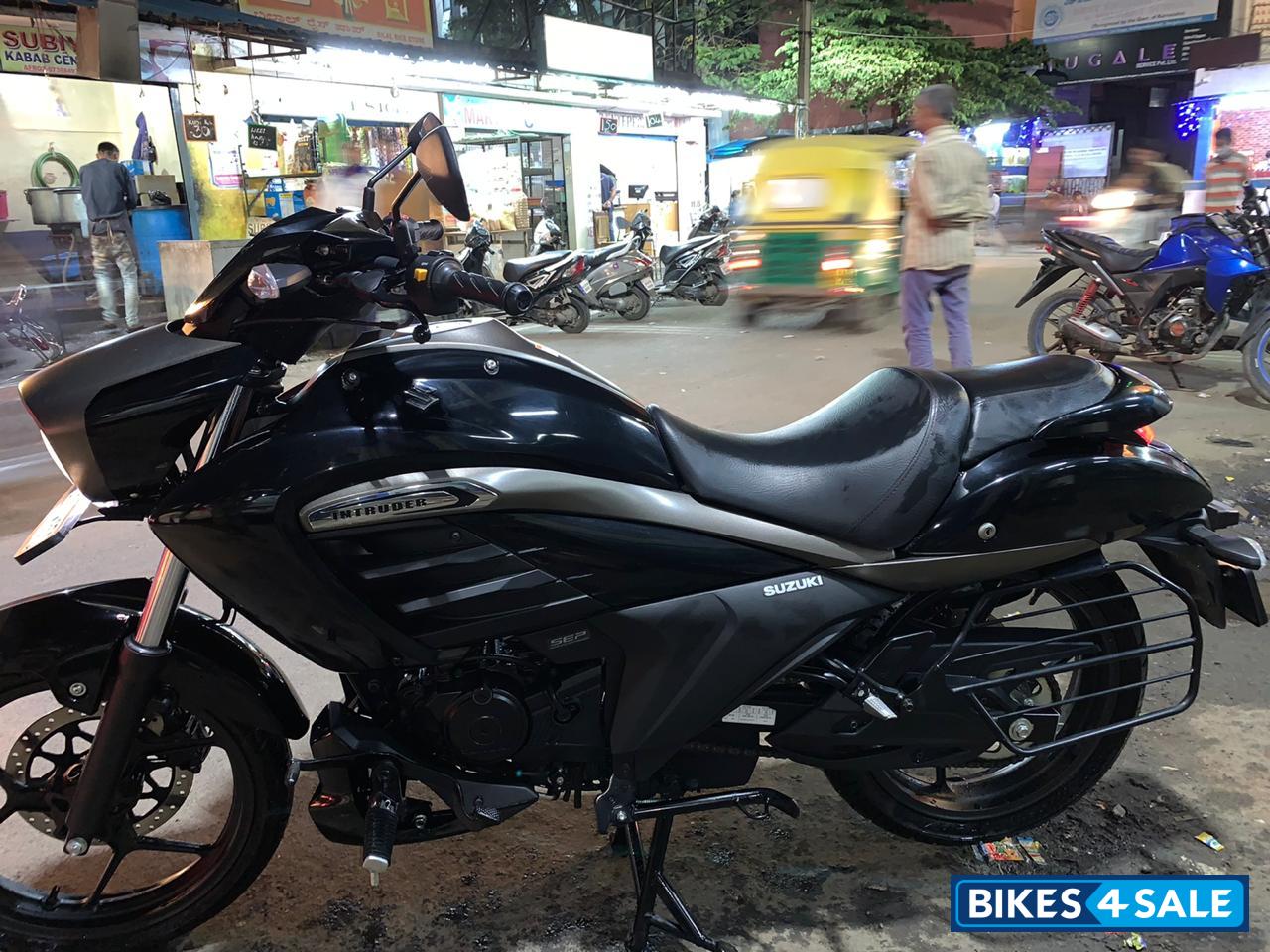 Black Suzuki Intruder 150 FI