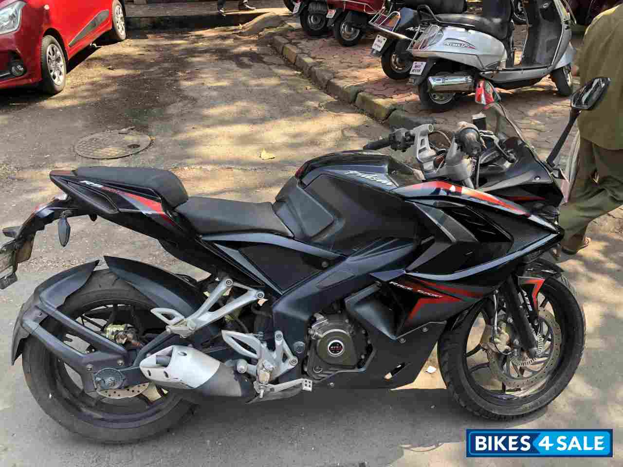 Black Bajaj Pulsar RS 200 ABS