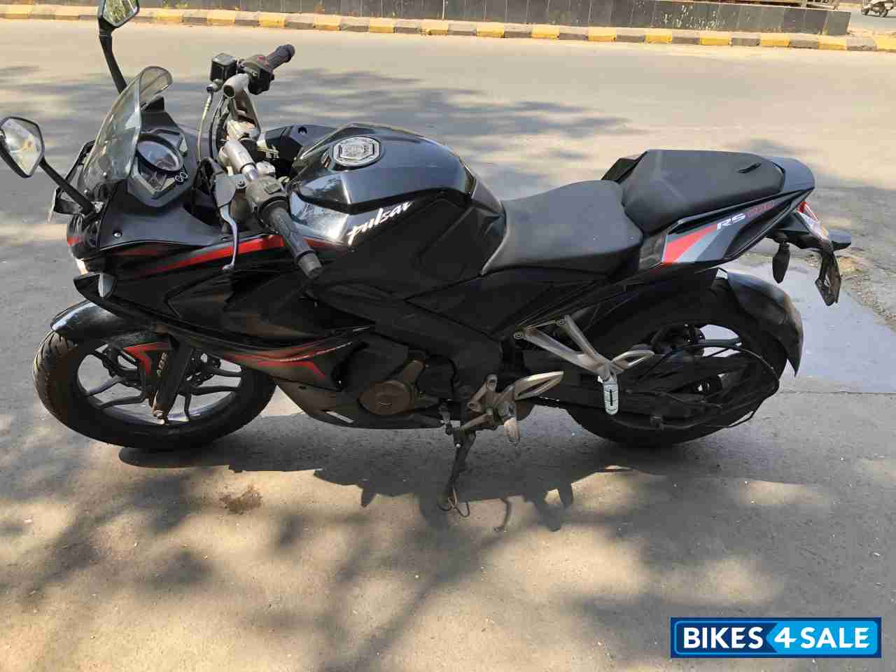 Black Bajaj Pulsar RS 200 ABS Black Bajaj Pulsar RS 200 ABS