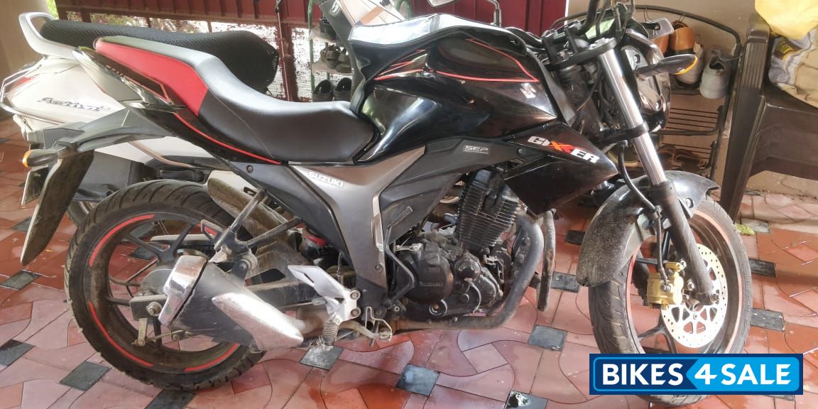 Black Suzuki Gixxer 150