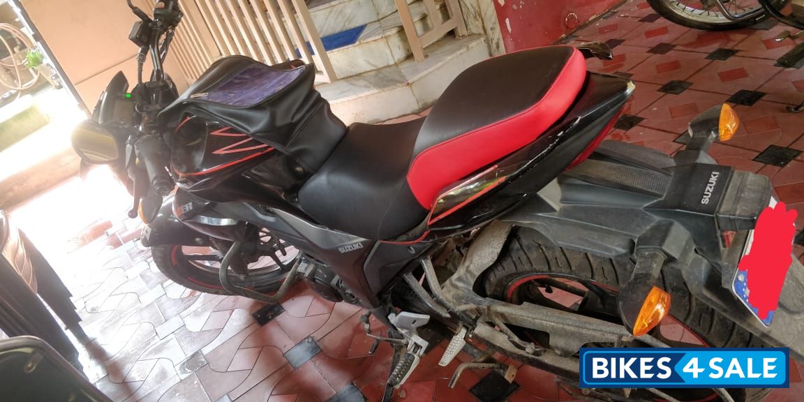 Black Suzuki Gixxer 150