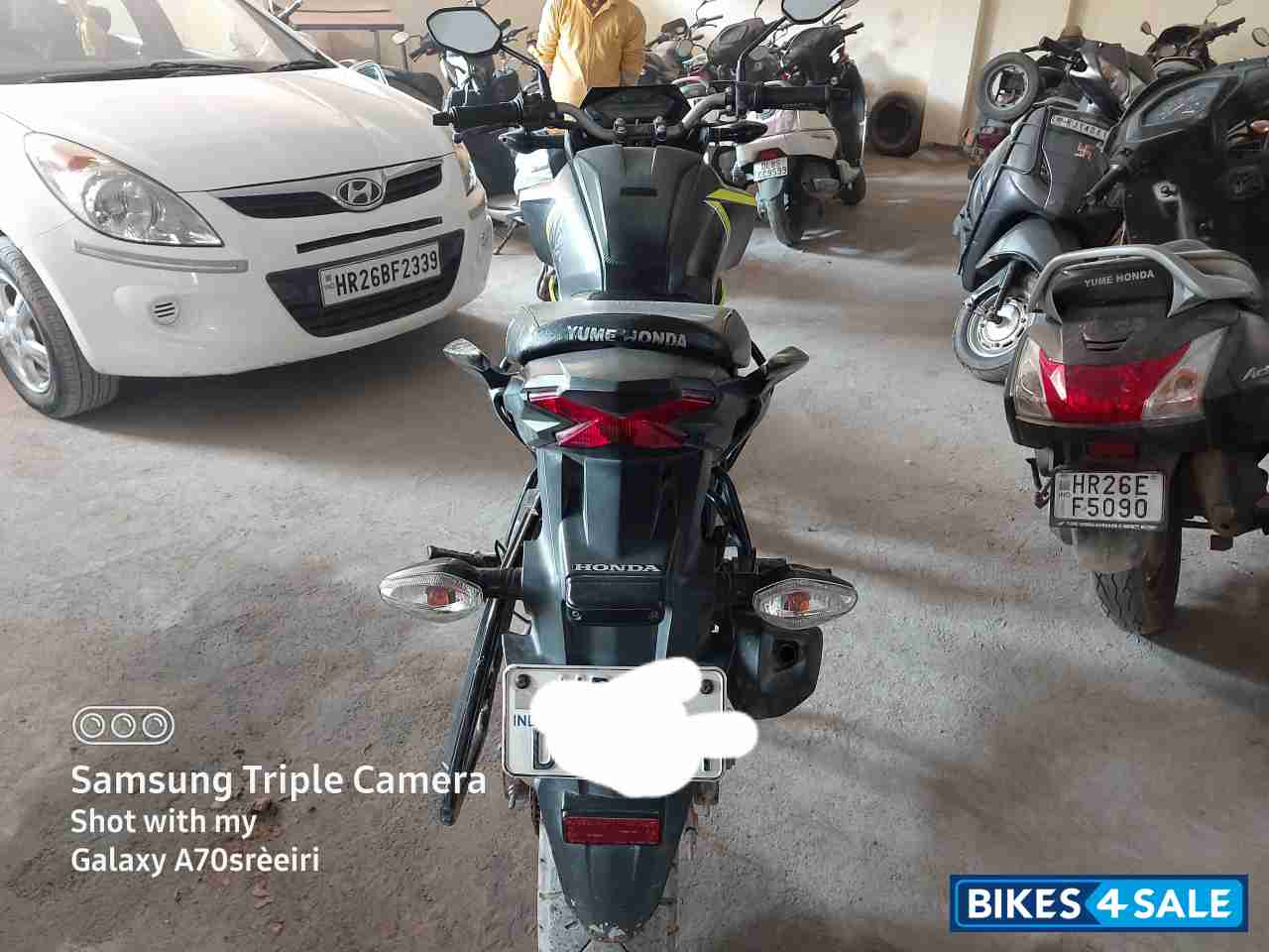 Black With Green Strips Honda CB Hornet 160R Black With Green Strips Honda CB Hornet 160R