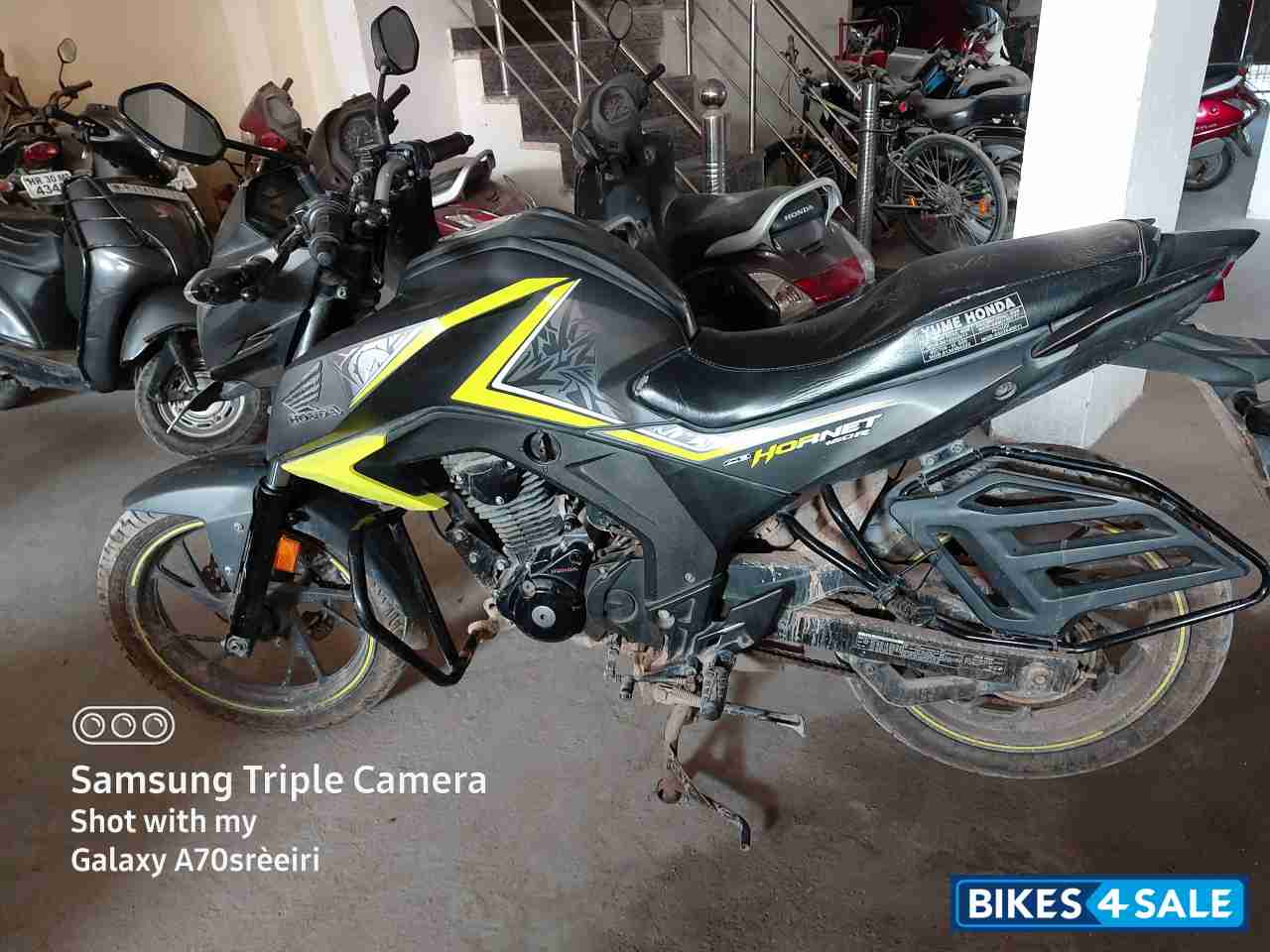 Black With Green Strips Honda CB Hornet 160R Black With Green Strips Honda CB Hornet 160R