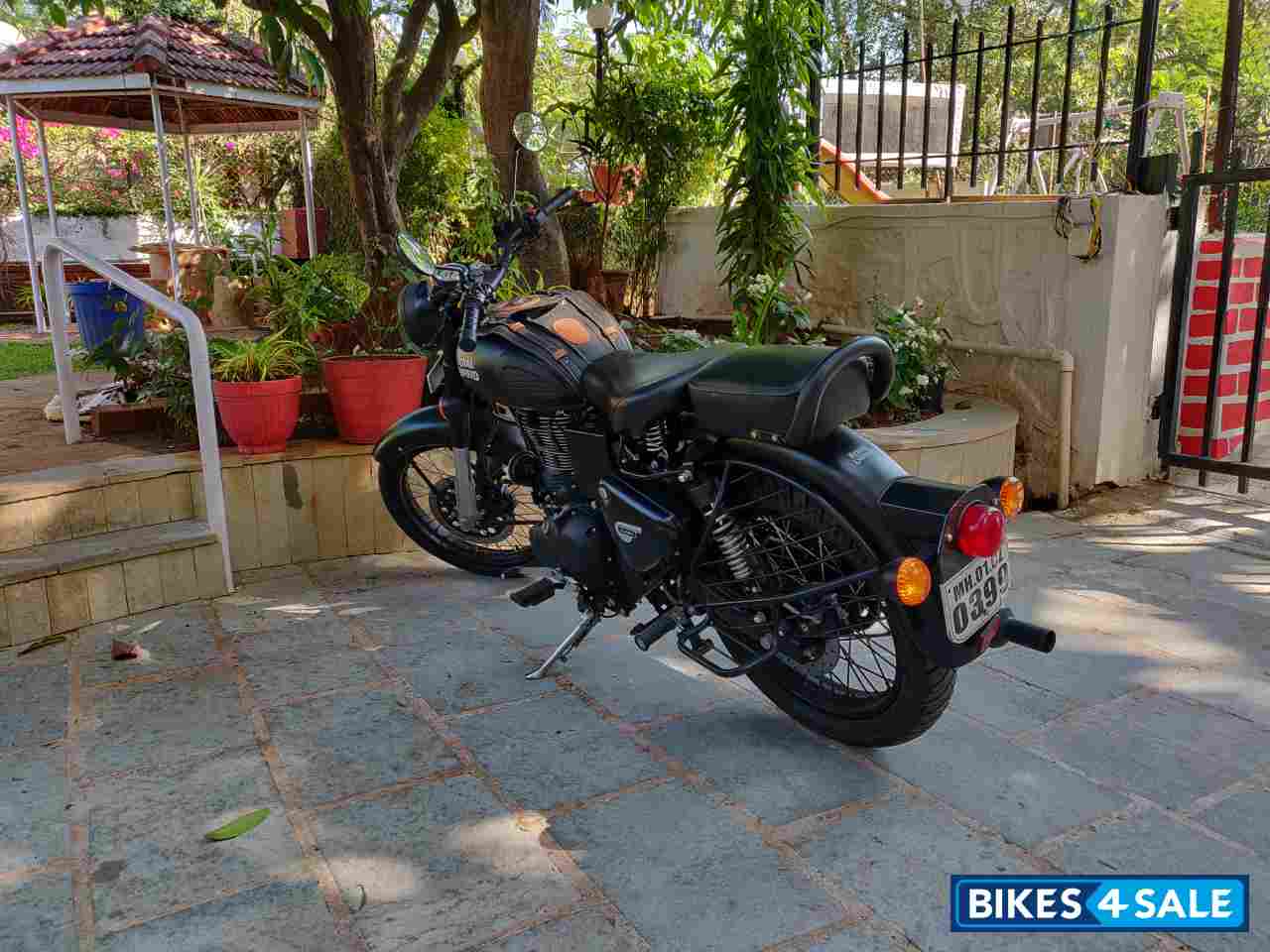 Royal Enfield Classic Stealth Black