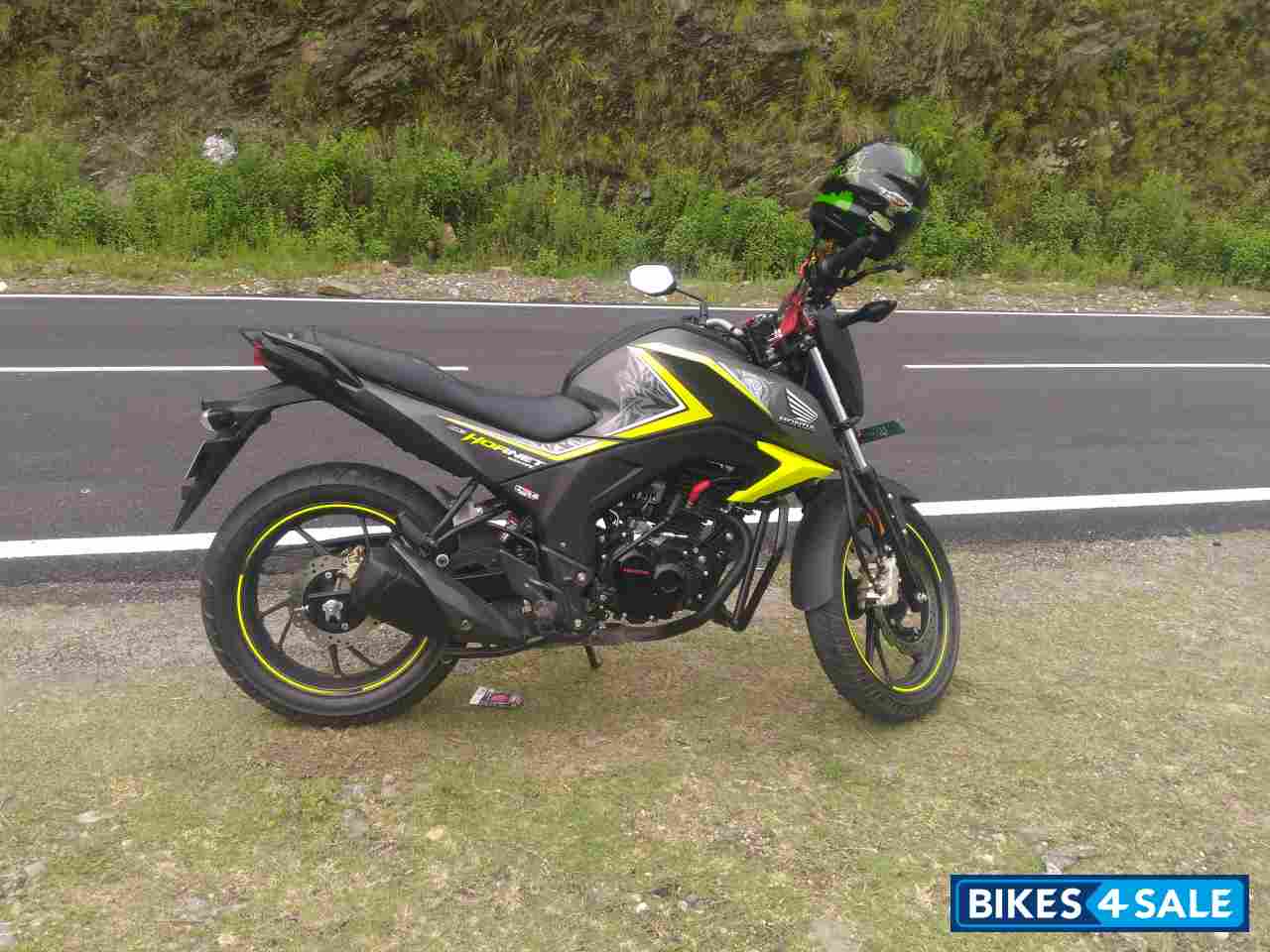 Matt Striking Green Honda CB Hornet 160R