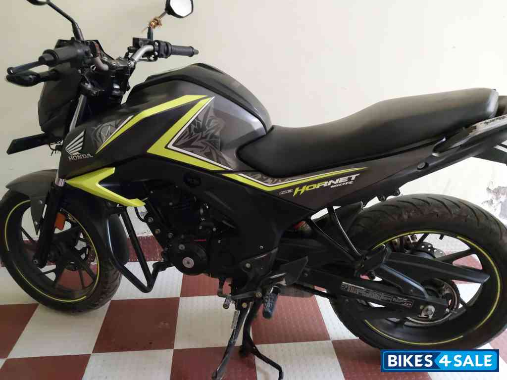 Matt Striking Green Honda CB Hornet 160R