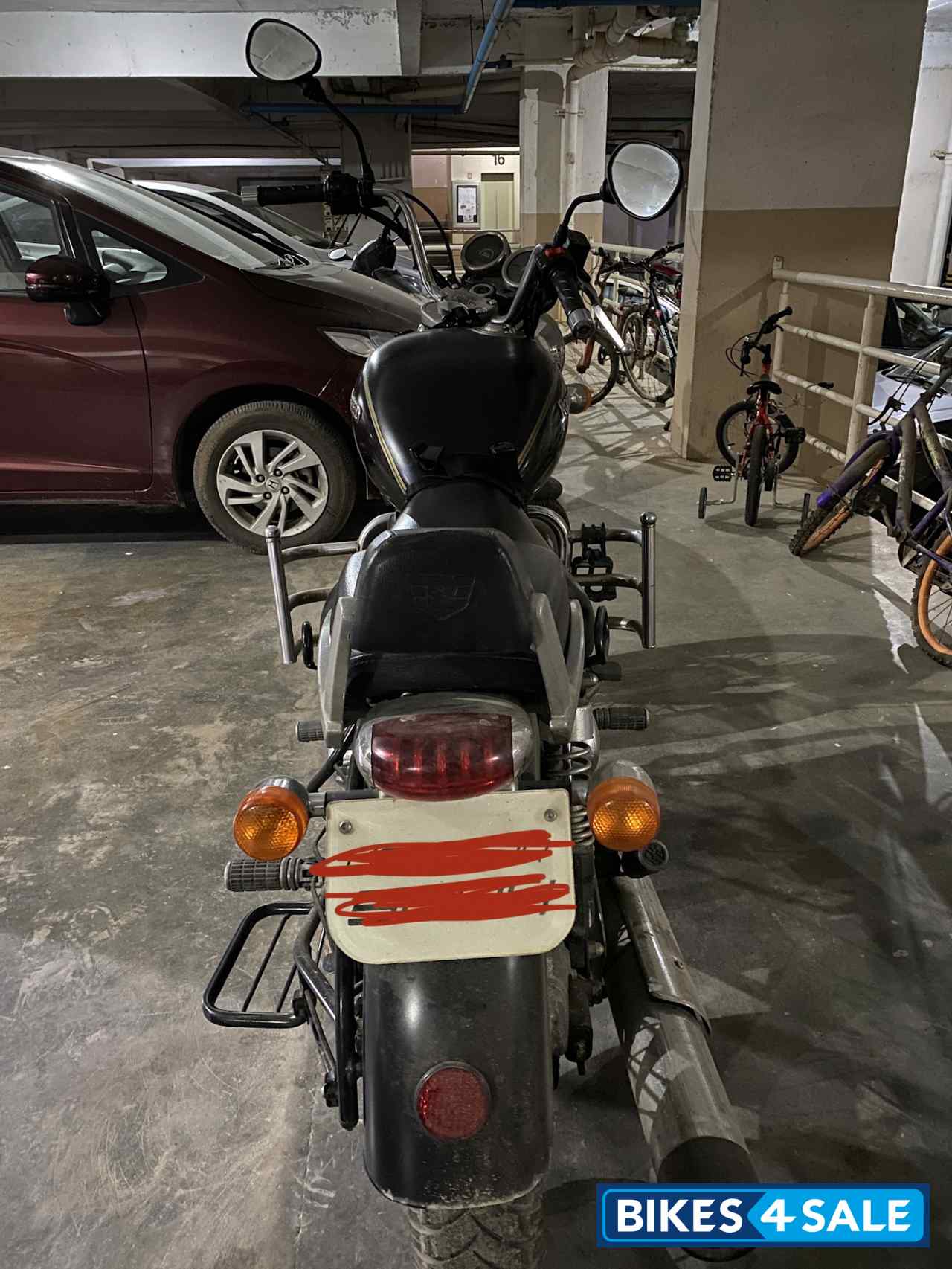 Black Royal Enfield Thunderbird 350