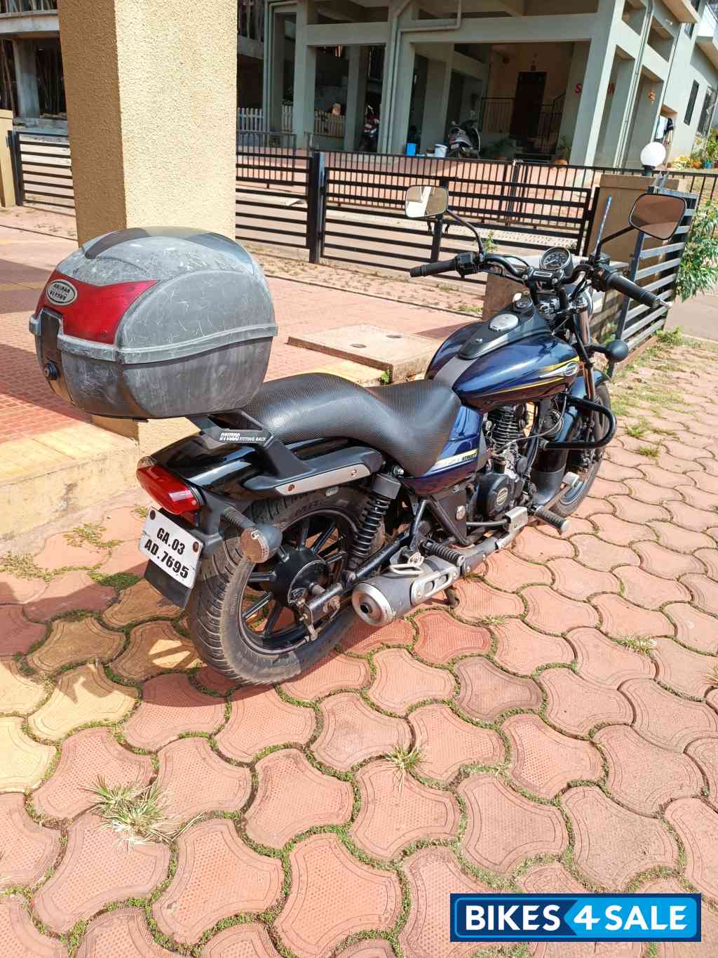 Blue Bajaj Avenger Street 150