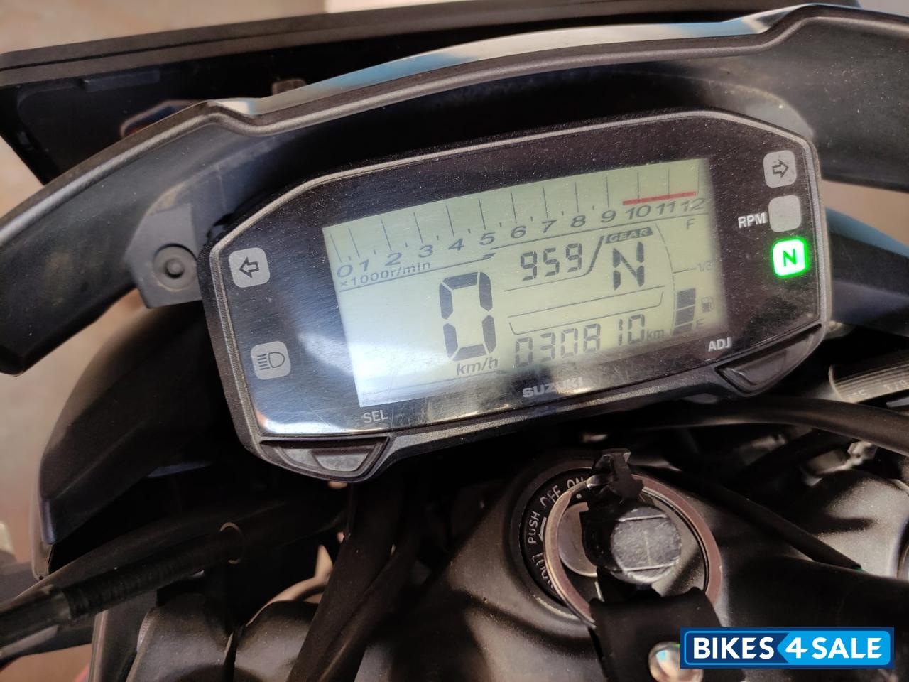 Dual Tone Black Suzuki Gixxer 150