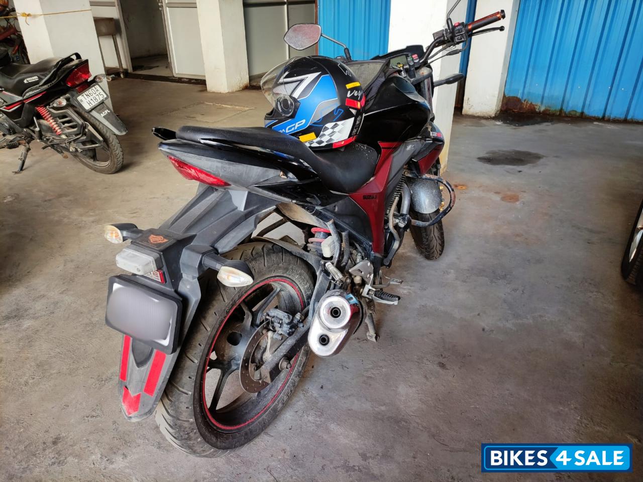 Dual Tone Black Suzuki Gixxer 150