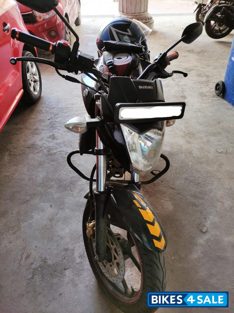Dual Tone Black Suzuki Gixxer 150