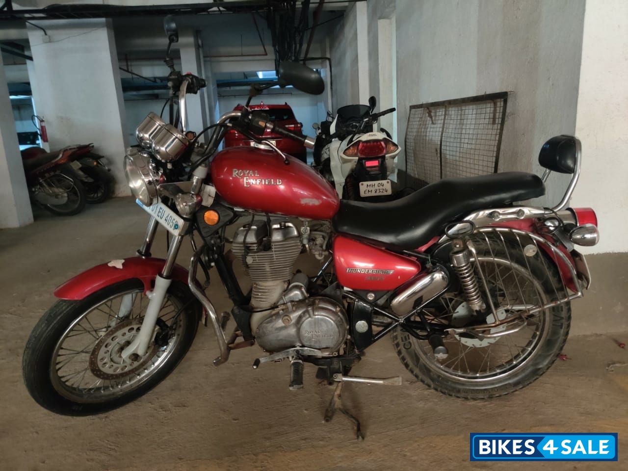 Red Royal Enfield Thunderbird TwinSpark 350 Red Royal Enfield Thunderbird TwinSpark 350
