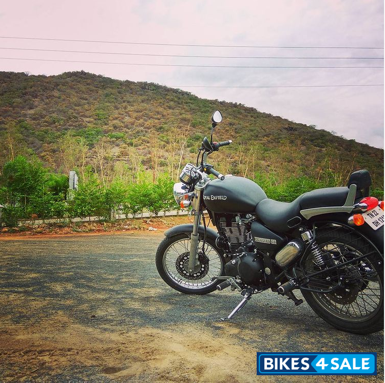 Black Royal Enfield Thunderbird 350