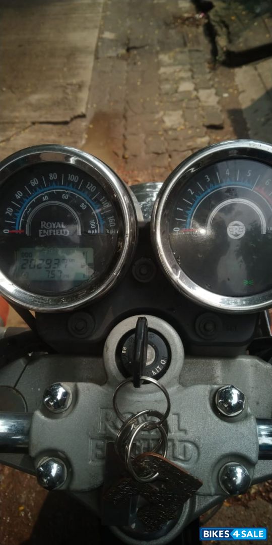 Black Royal Enfield Thunderbird 350 Black Royal Enfield Thunderbird 350