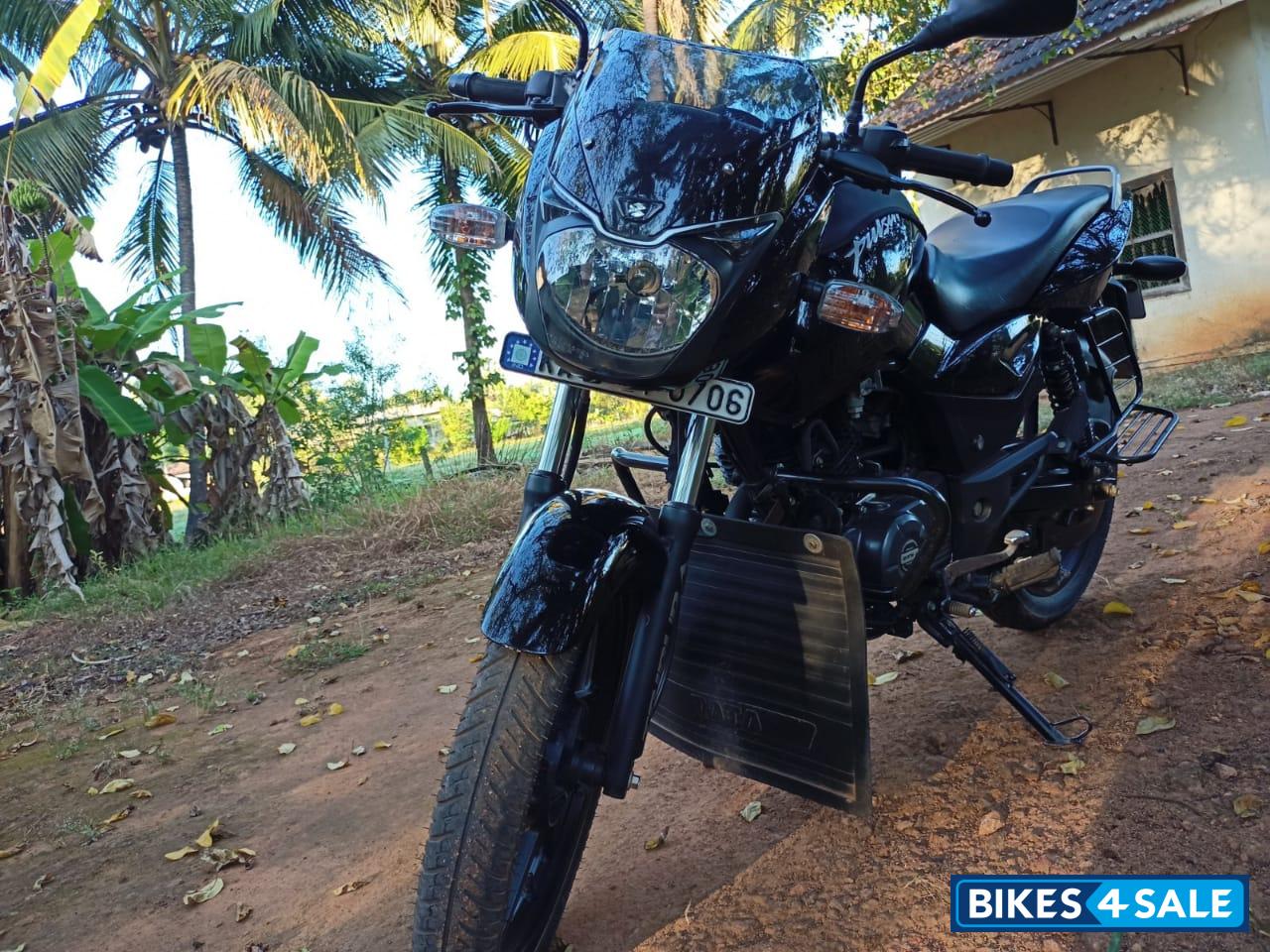 Bajaj Pulsar 150 Neon