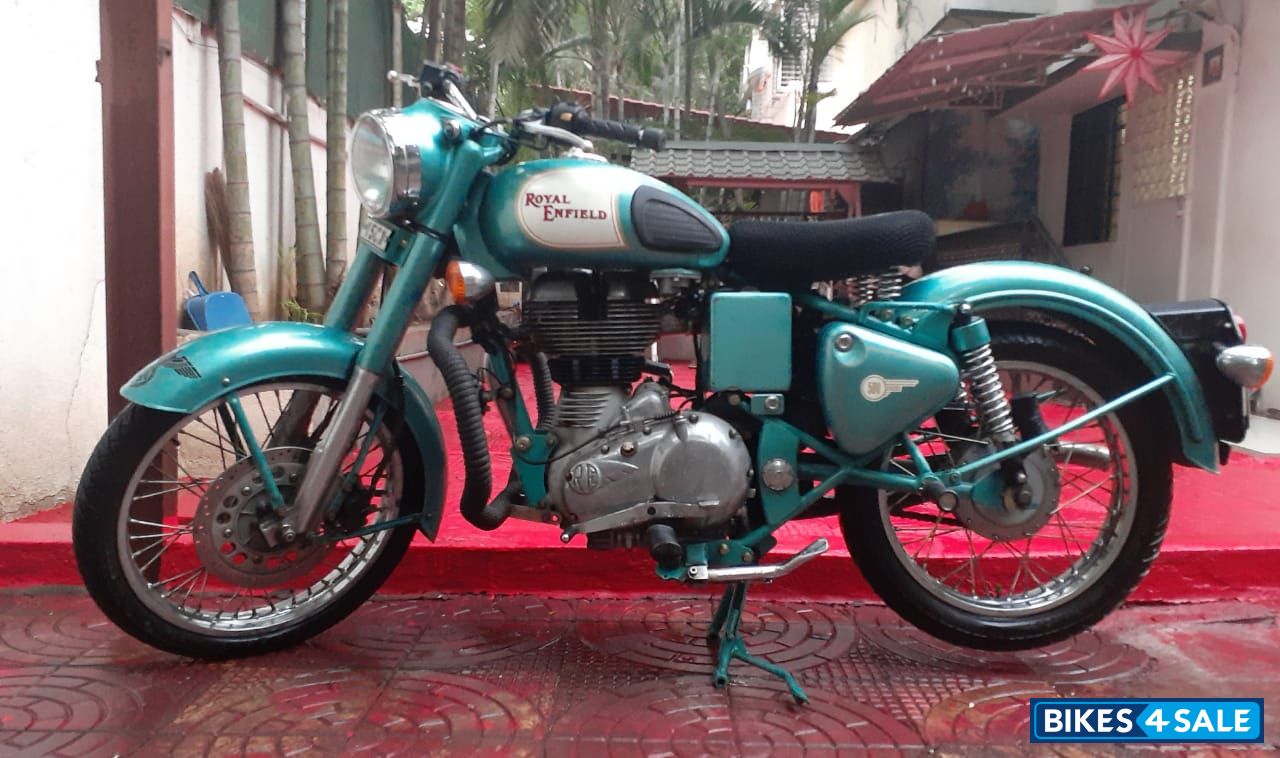 Green Royal Enfield Bullet 500