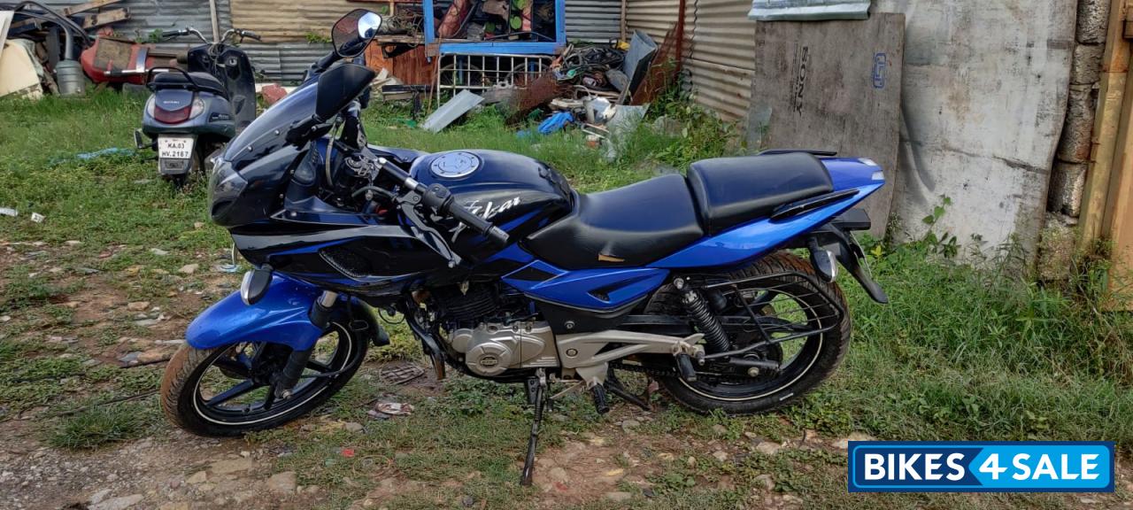 Bajaj Pulsar 220F