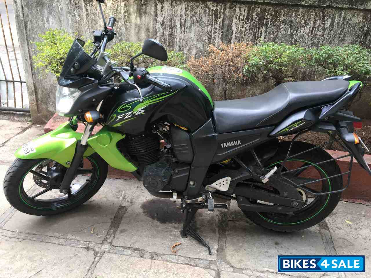 Green Black Yamaha FZ-S